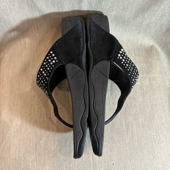 FITFLOP Sz 10 Novy Slip On Front Post Studded  Comfort Sole Trendy Edgy Sandals - Picture 4 of 7